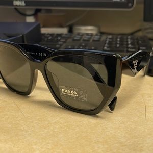 Brand new Prada 19ZSF in black
